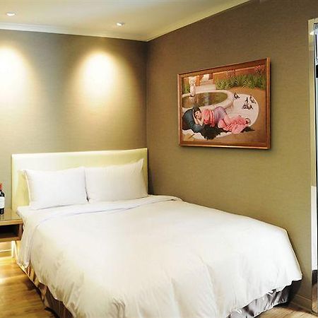 Garden Hotel Тайджун Екстериор снимка