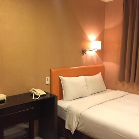 Garden Hotel Тайджун Екстериор снимка