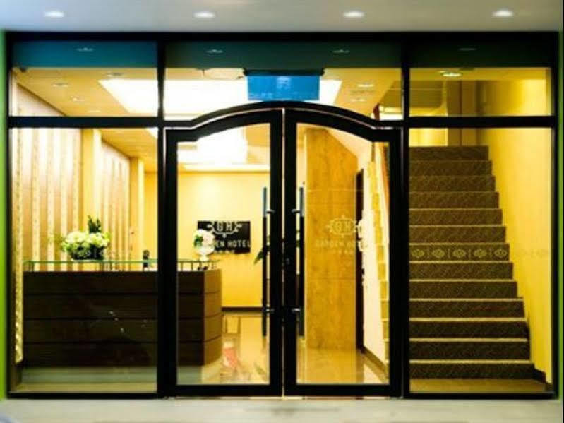 Garden Hotel Тайджун Екстериор снимка