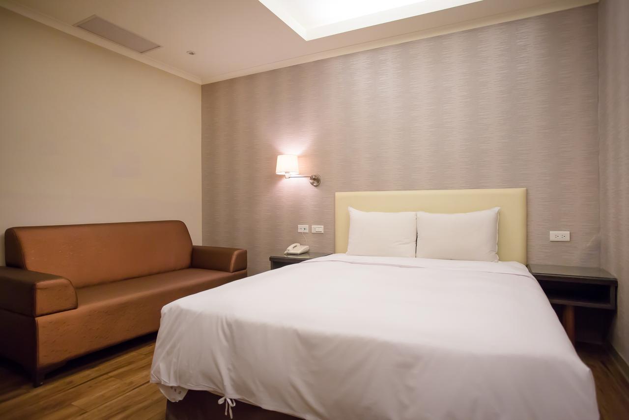 Garden Hotel Тайджун Екстериор снимка