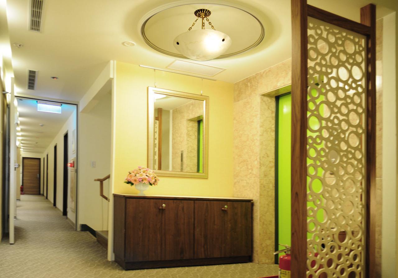 Garden Hotel Тайджун Екстериор снимка