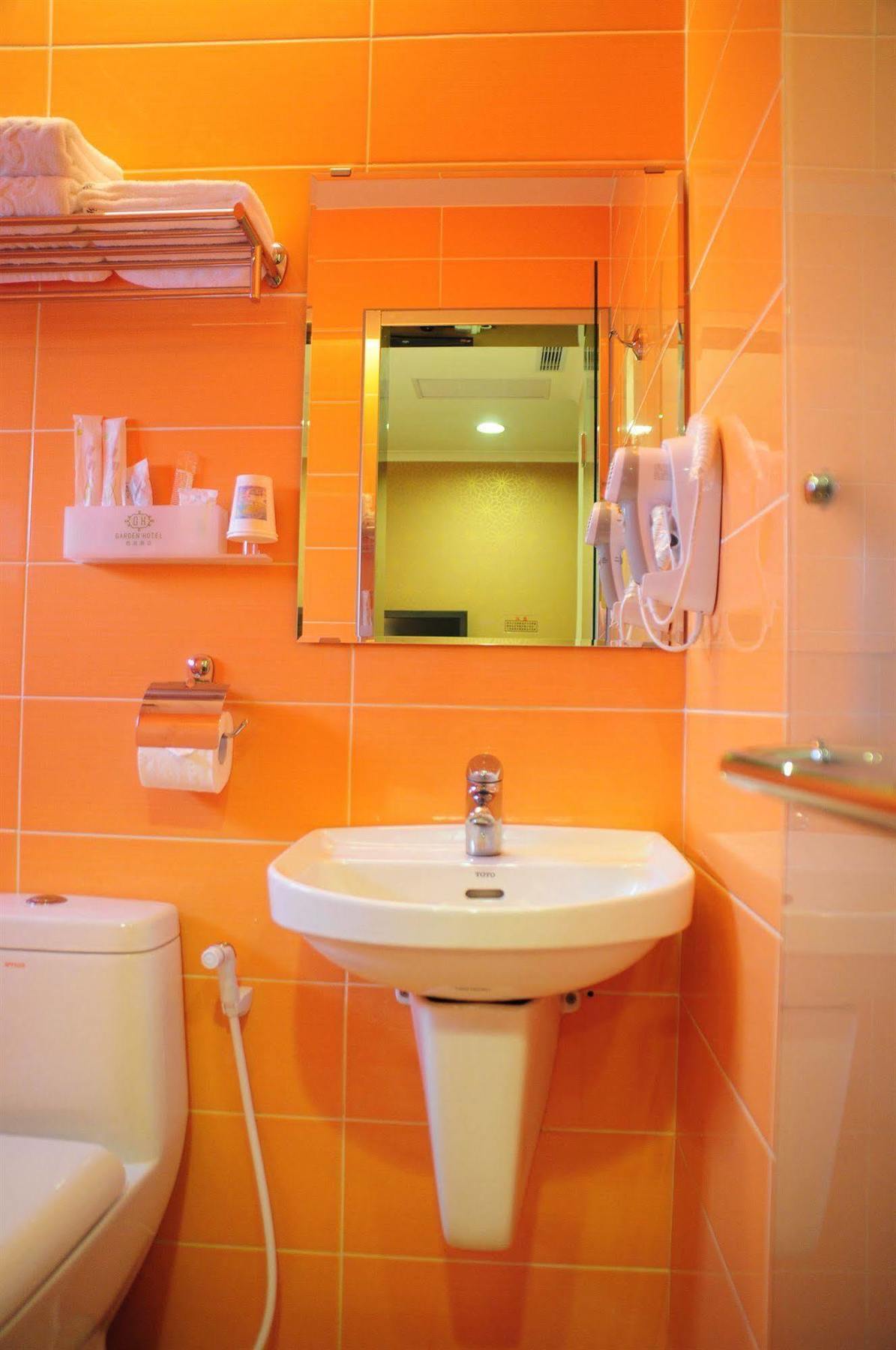 Garden Hotel Тайджун Екстериор снимка