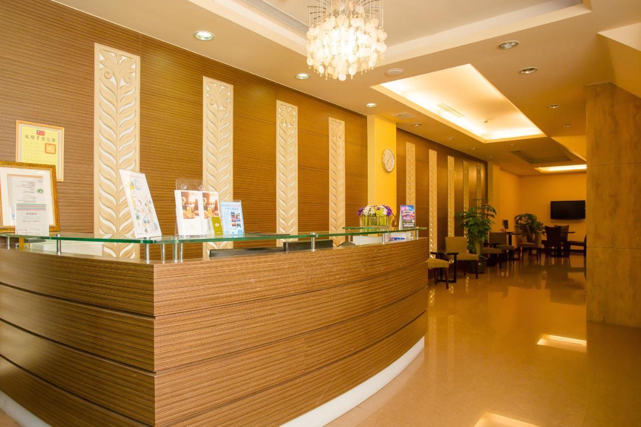 Garden Hotel Тайджун Екстериор снимка