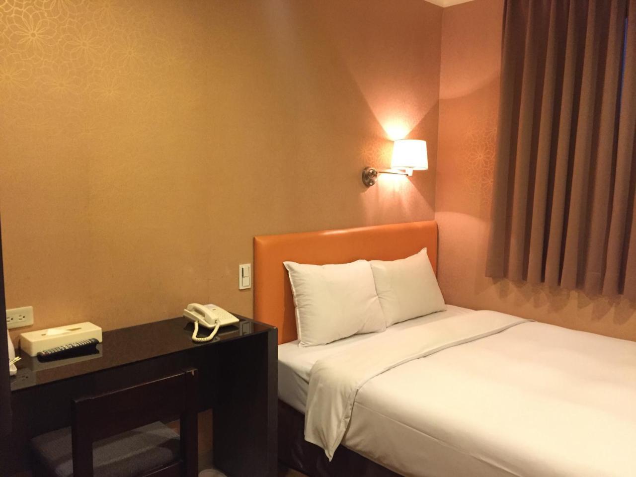Garden Hotel Тайджун Екстериор снимка