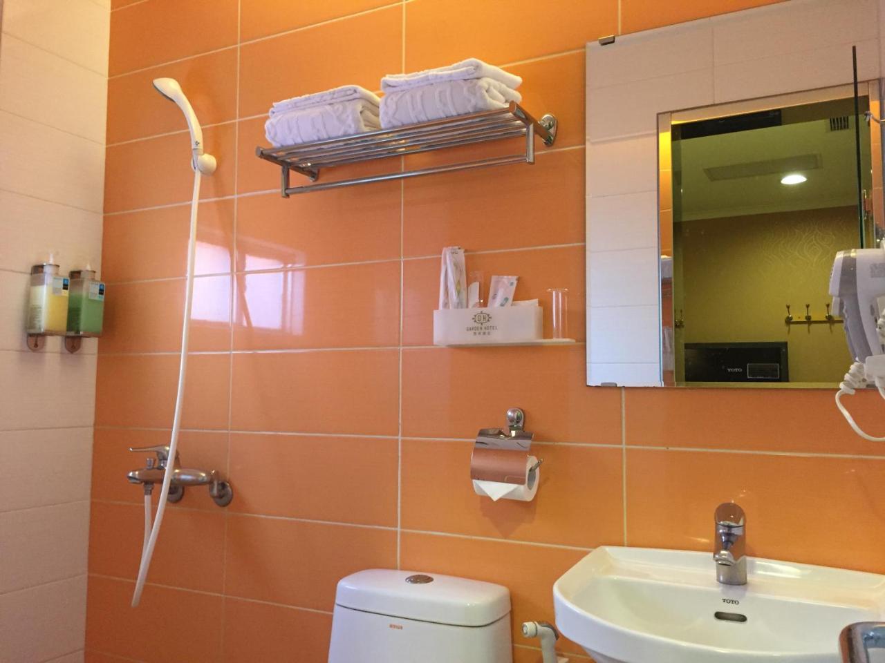 Garden Hotel Тайджун Екстериор снимка