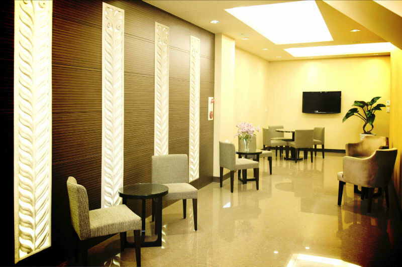 Garden Hotel Тайджун Екстериор снимка